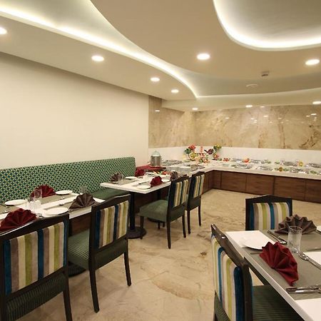 La Woods Hotel Chennai Exterior foto