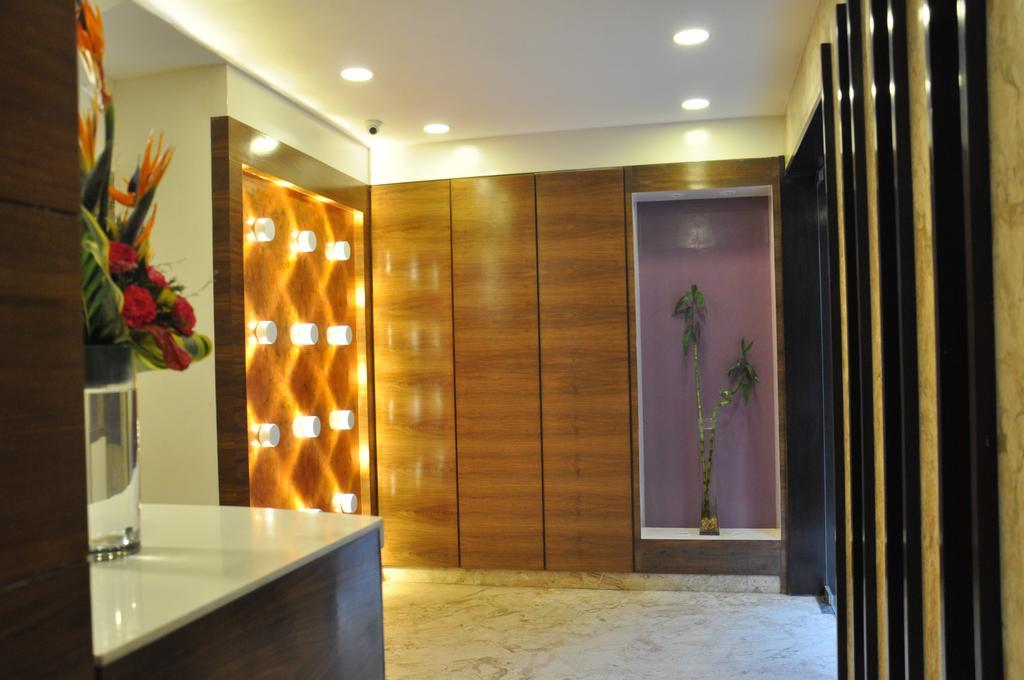 La Woods Hotel Chennai Exterior foto