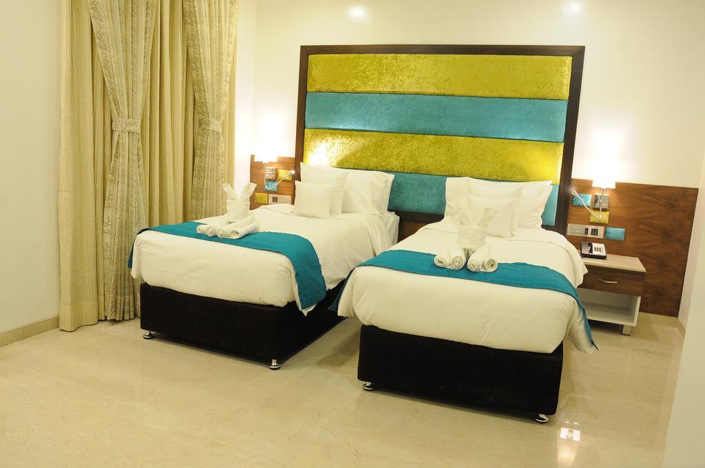 La Woods Hotel Chennai Exterior foto