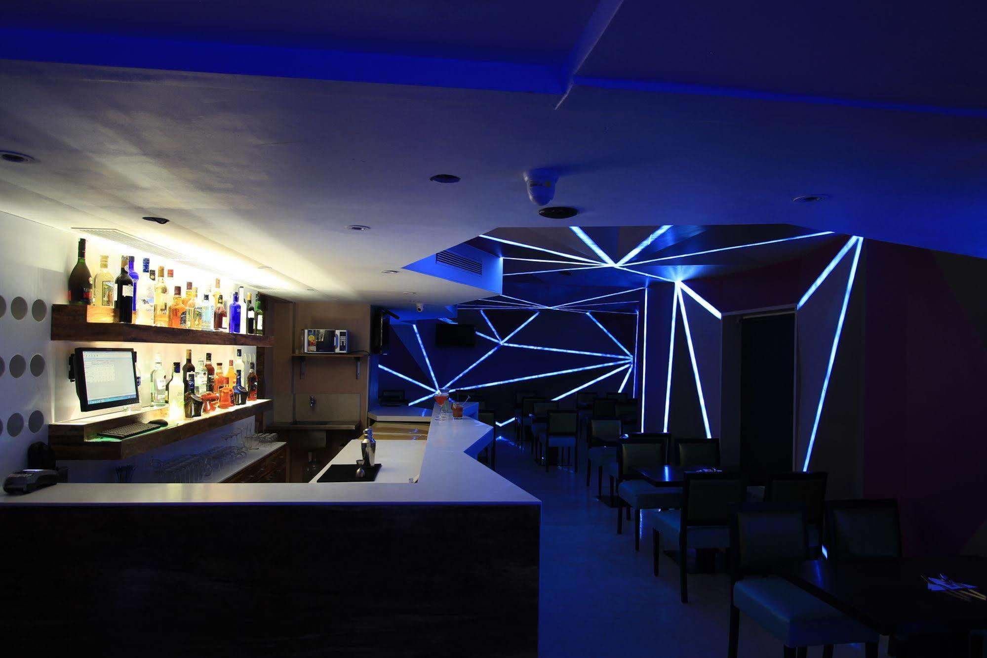La Woods Hotel Chennai Exterior foto