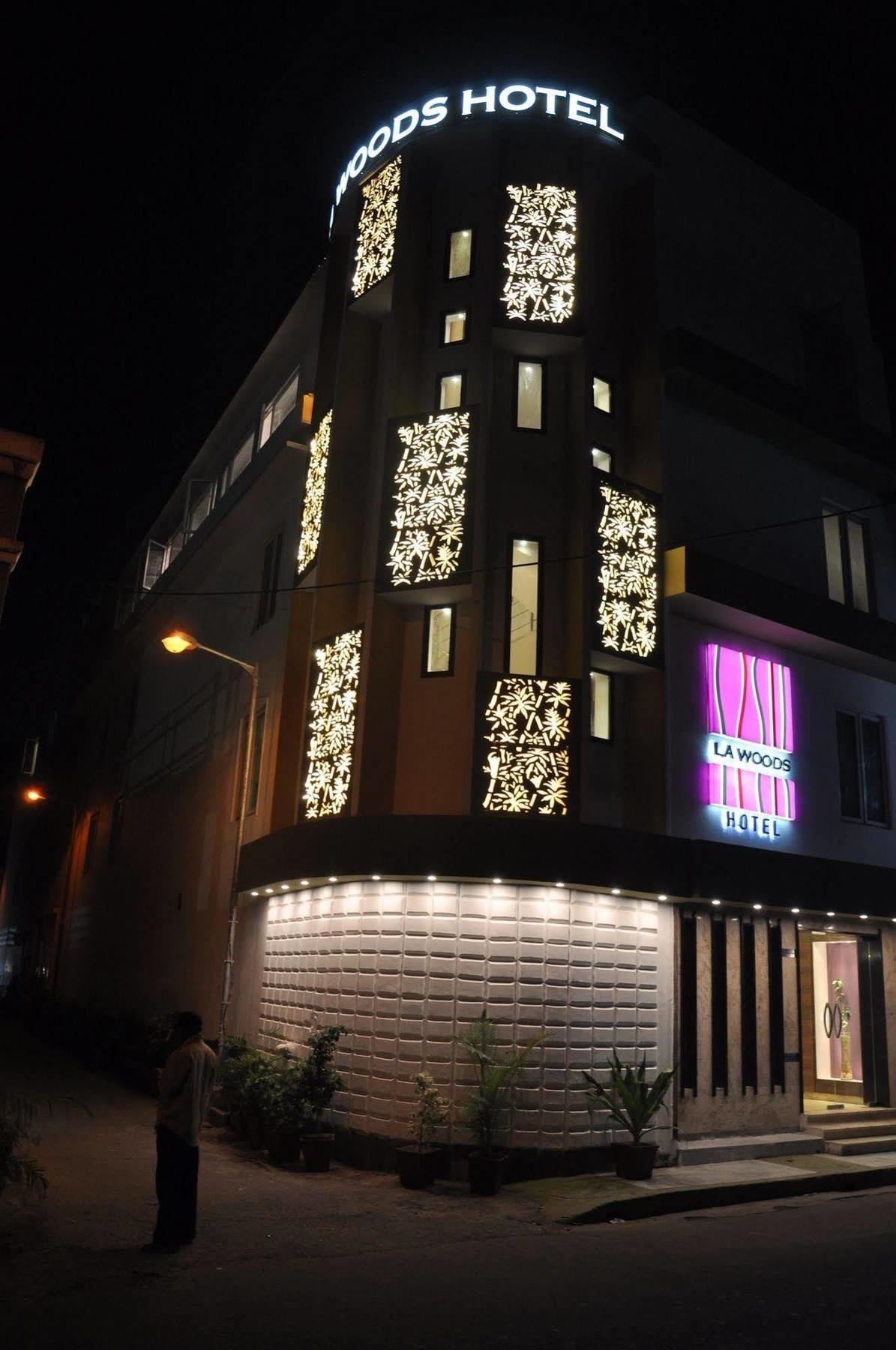 La Woods Hotel Chennai Exterior foto